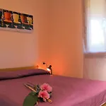 Lovely Flat With Private Fenced Garden *