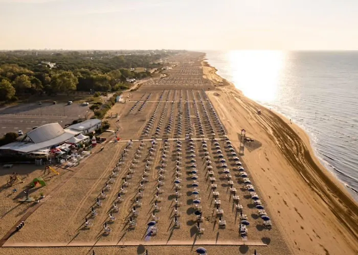 Lovely Flat With Private Fenced Garden Apartman Bibione