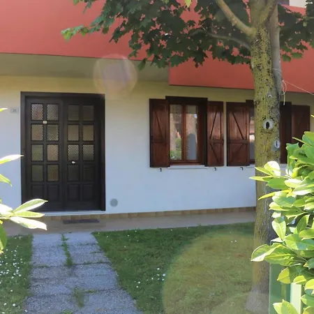 Apartmán Lovely Flat With Private Fenced Garden Bibione