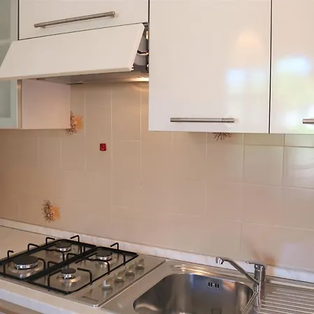 Lovely Flat With Private Fenced Garden Apartmán *