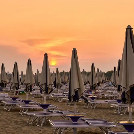 Lovely Flat With Private Fenced Garden Apartmán Bibione