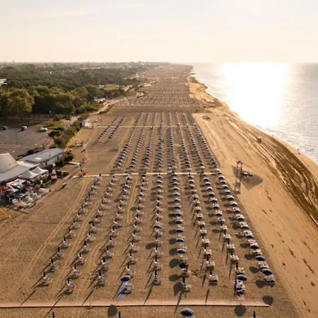 Lovely Flat With Private Fenced Garden Διαμέρισμα Μπιμπιόνε