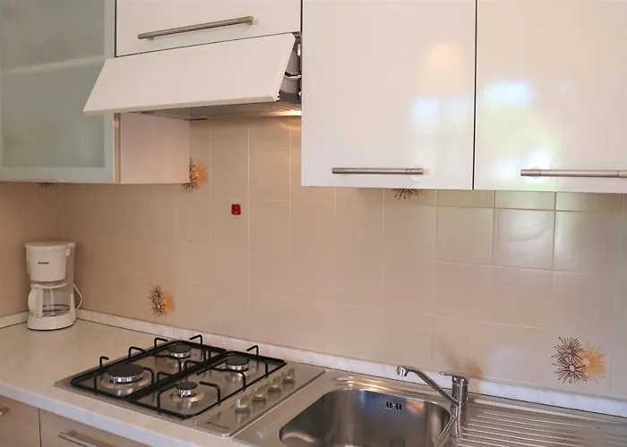 Lovely Flat With Private Fenced Garden Διαμέρισμα *